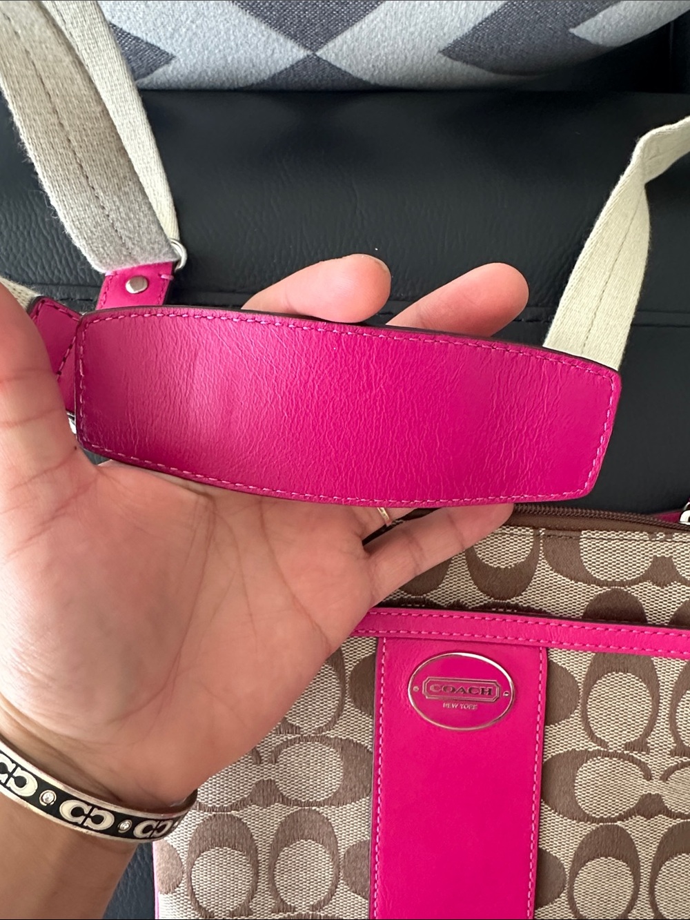 Coach Crossbody Signature Canvas with Hot Pink Trim - Picture 2 of 11